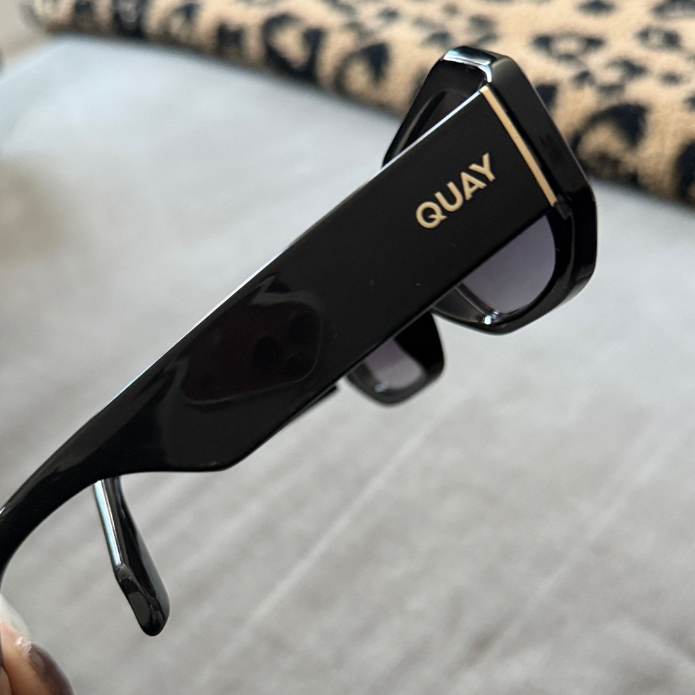 QUAY Black Rectangular Sunglasses - image 7